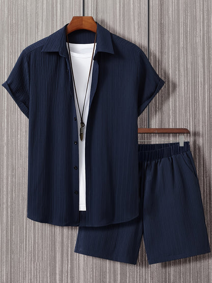 Conjunto de camisa de manga corta texturizada y pantalones cortos.