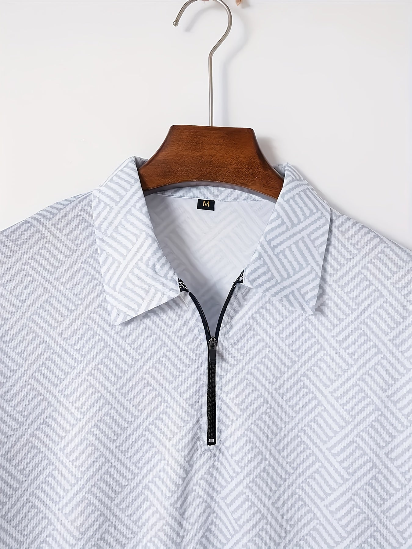 Strukturiertes Polo-Shirt mit Reißverschluss und Shorts-Set