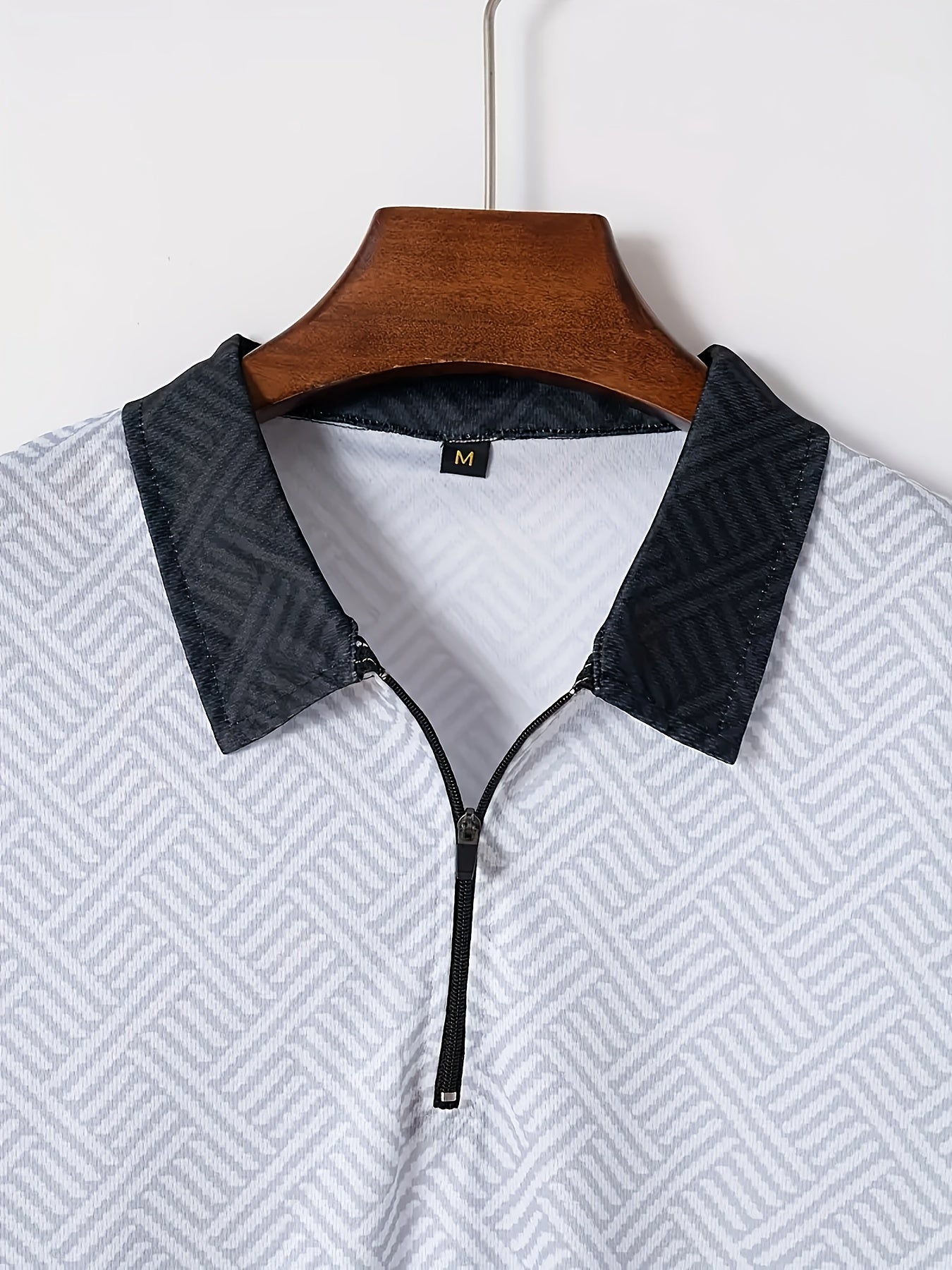 Strukturiertes Polo-Shirt mit Reißverschluss und Shorts-Set