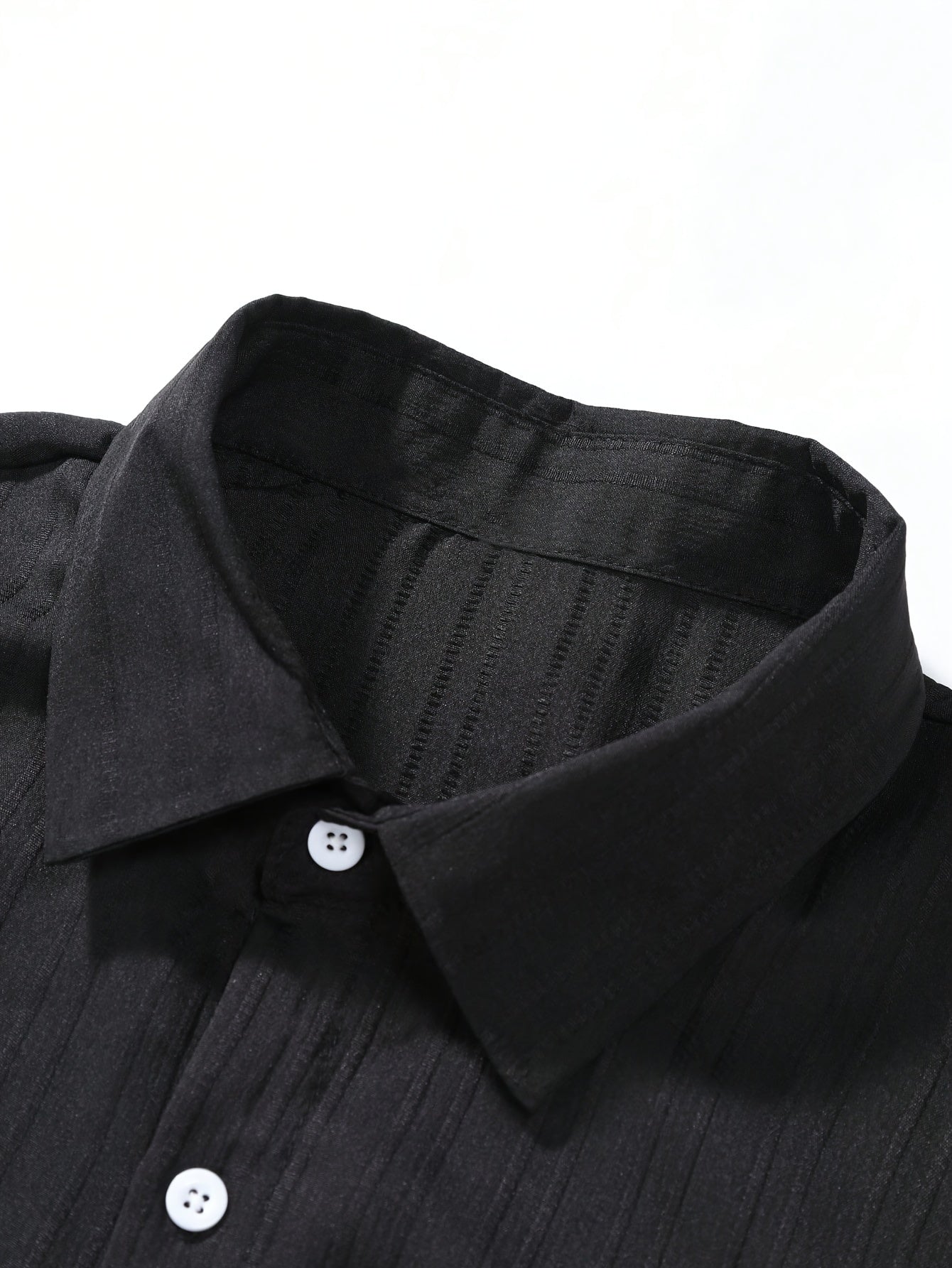 Conjunto de camisa de manga corta texturizada y pantalones cortos.