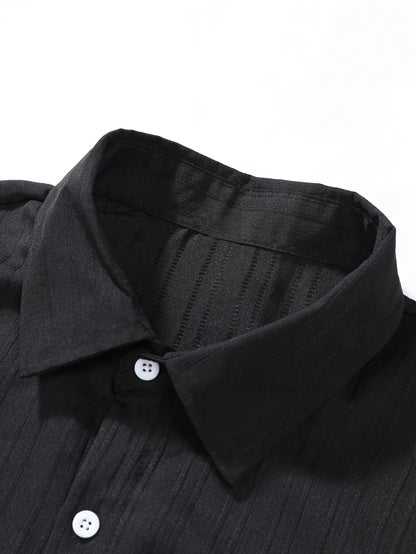Conjunto de camisa de manga corta texturizada y pantalones cortos.
