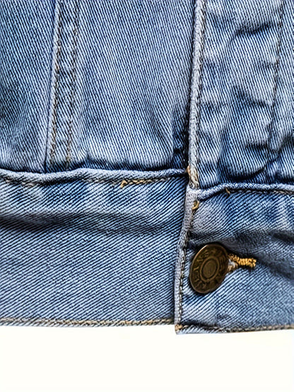 Chaqueta vaquera clásica con botones