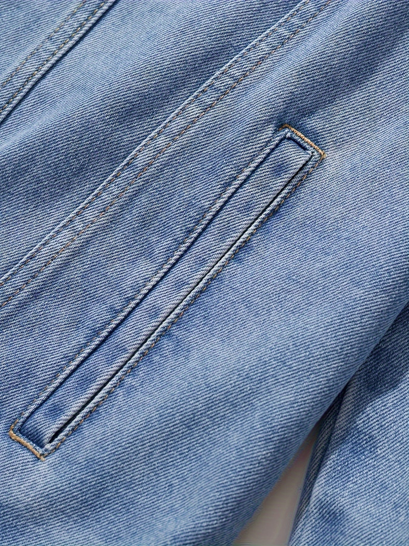 Chaqueta vaquera clásica con botones