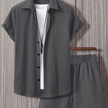 Conjunto de camisa de manga corta texturizada y pantalones cortos.