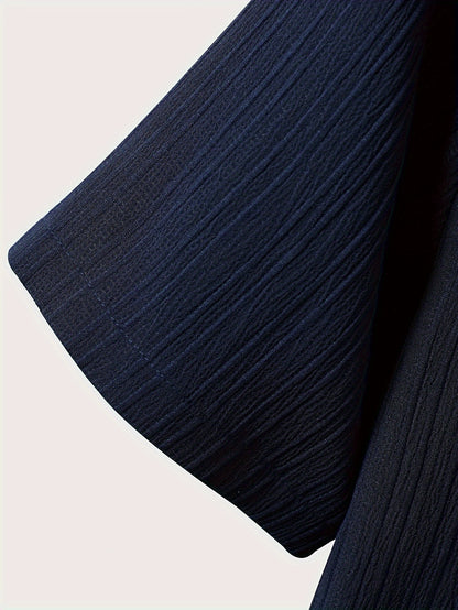 Conjunto de camisa de manga corta texturizada y pantalones cortos.