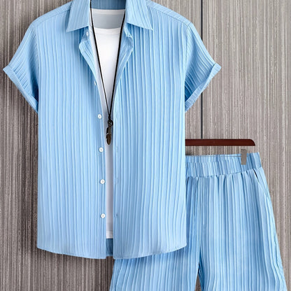 Conjunto de camisa de manga corta texturizada y pantalones cortos.