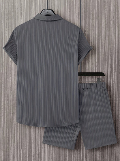 Conjunto de camisa de manga corta texturizada y pantalones cortos.